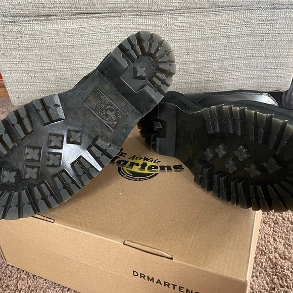 ❗️SOLD❗️Women’s platform Dr. Marten Chelsea Boot size 7 - Picture 2 of 12